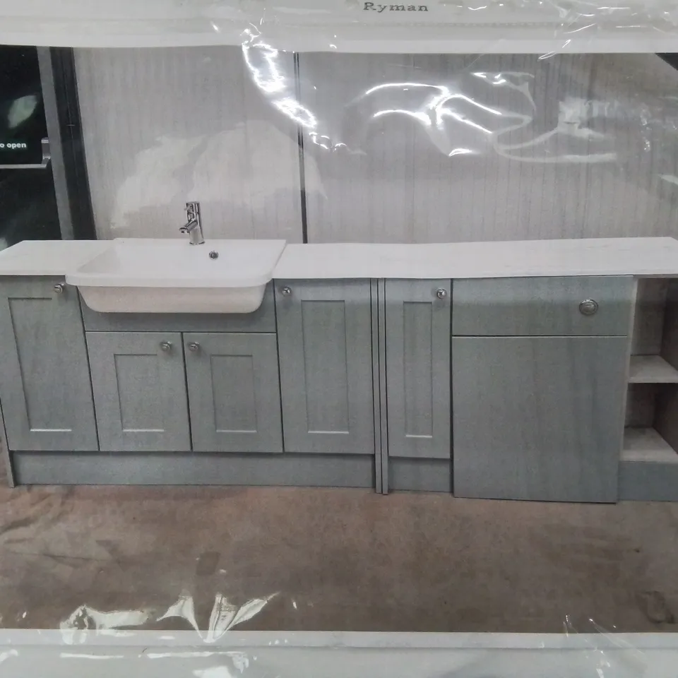 PALLET OF ASSORTED BATHROOM CABINETS AND FITTINGS 