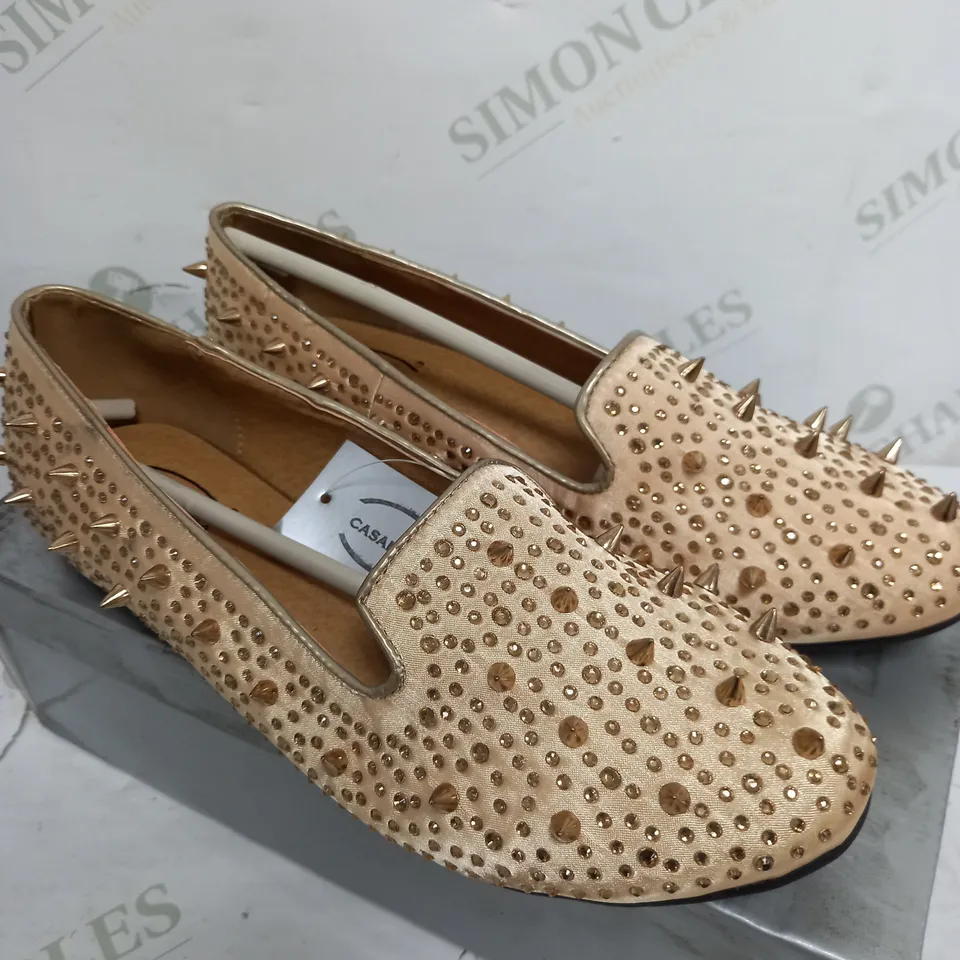 BOXED CASANDRA CHAMPAGNE SATIN LOW SPIKE SHOES - SIZE 4