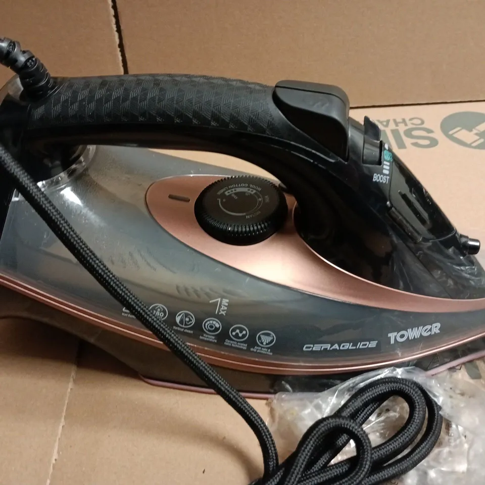 TOWER CERAGLIDE STEAM IRON