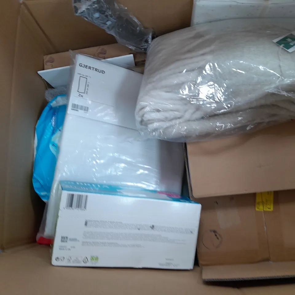 APROXIMATELY 15 ASSORTED HOUSEHOLD ITEMS TO INCLUDE IKEA WHITE CURTAINS , BEDDING , ETC 
