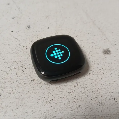 FITBIT VERSA 4 GRAPHITE