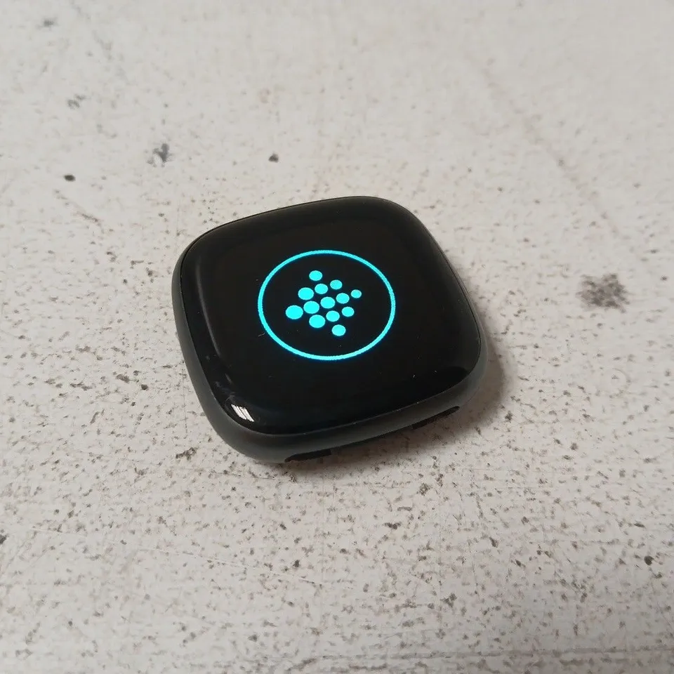 FITBIT VERSA 4 GRAPHITE