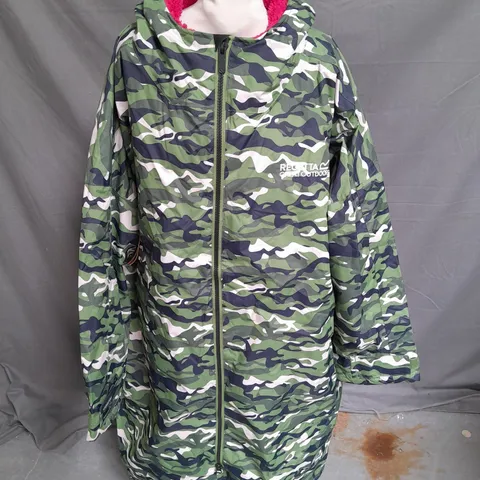 REGATTA GREAT OUTDOORS ADULT WATERPROOF ROBE IN CACTUS CAMO SIZE L/XL