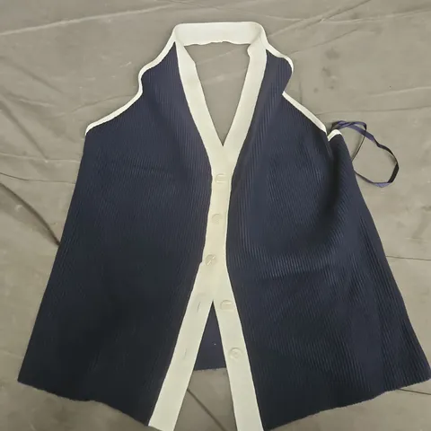 ABERCROMBIE & FITCH BUTTON TOP IN NAVY/WHITE - MEDIUM