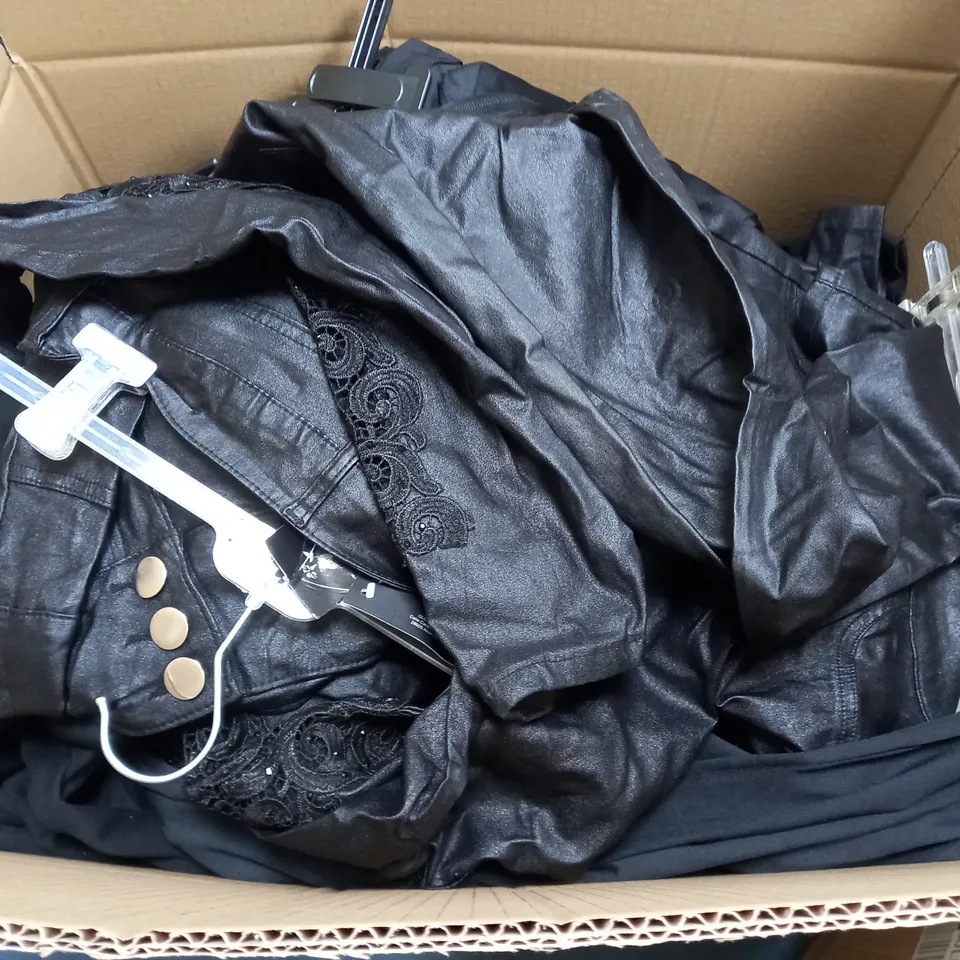 BOX OF APPROX 25 ASSORTED SCHOOL CLOTHING ITEMS IN VARIOUS SIZES TO INCLUDE - F&F GIRLS SCHOOL TROUSERS 3-4 YEARS , F&F SLIM LEG 9-10  YEARS , F&F BLACK LEGGINGS BASE LAYER 9-10 YEARS ETC