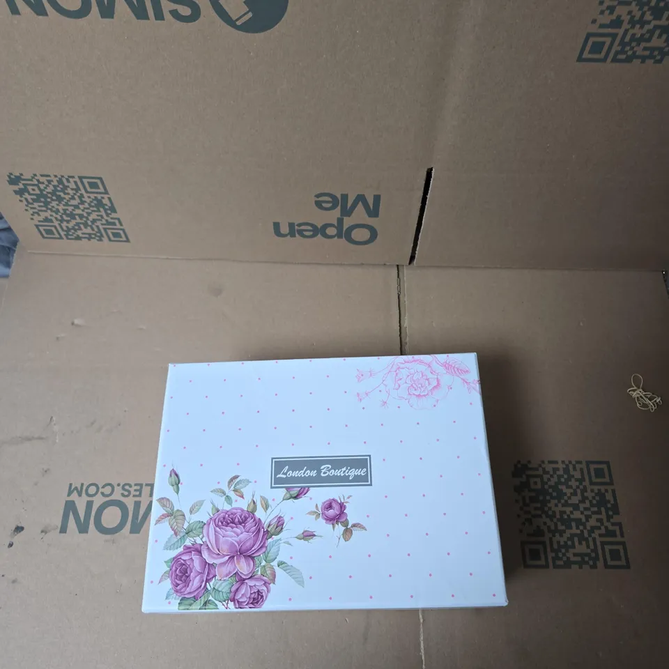 LONDON BOUTIQUE TEACUP & SAUCER SET – BLACK FLORAL PATTERN (2 CUPS + 2 PLATES)