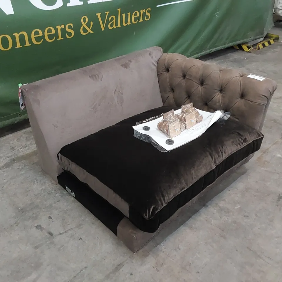 DESIGNER DISCOVERY SCATTER BACK SOFA PIECE 