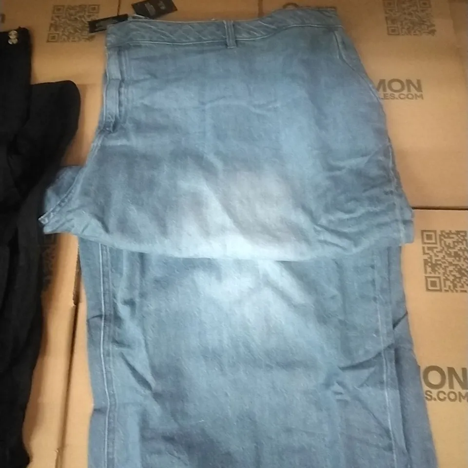 PALLET OF BRAND NEW WOMENS QUALITY DESIGNER CLOTHES APPROXIMATELY 115 TO INCLUDE; JEANS, PANTS, TOPS ETC