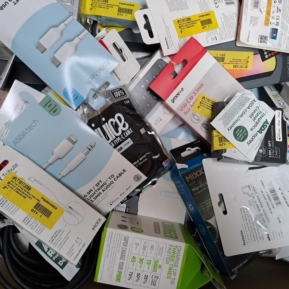 BOX OF APPROXIMATELY 10 ASSORTED ELECTRICAL ITEMS TO INCLUDE WIRELESS HEADPHONES, LIGHTNING TO 3.5MM AUDIO CABLE, WIRELESS MOUSE, ETC