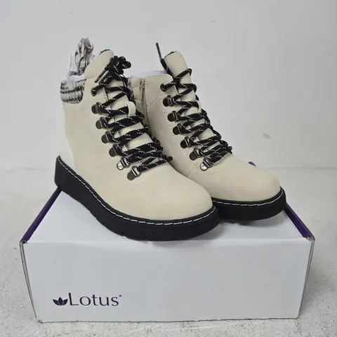 LOTUS MYRTLE WINTER WHITE BOOTS, UK 5 
