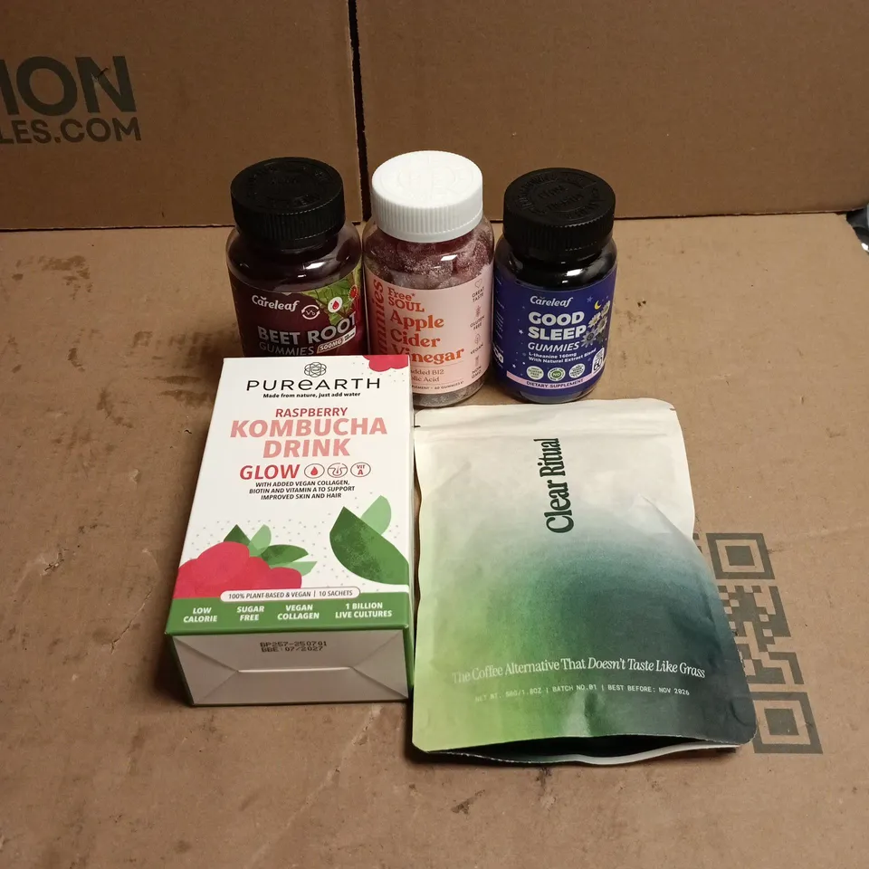 TOTE OF APPROXIMATELY 20 ASSORTED HEALTH/VITAMIN RELATED ITEMS TO INCLUDE CLEAR RITUAL, PUREARTH KOMBUCHA DRINK, GOOD SLEEP GUMMIES, APPLE CIDER VINEGAR GUMMIES, BEET ROOT GUMMIES ETC