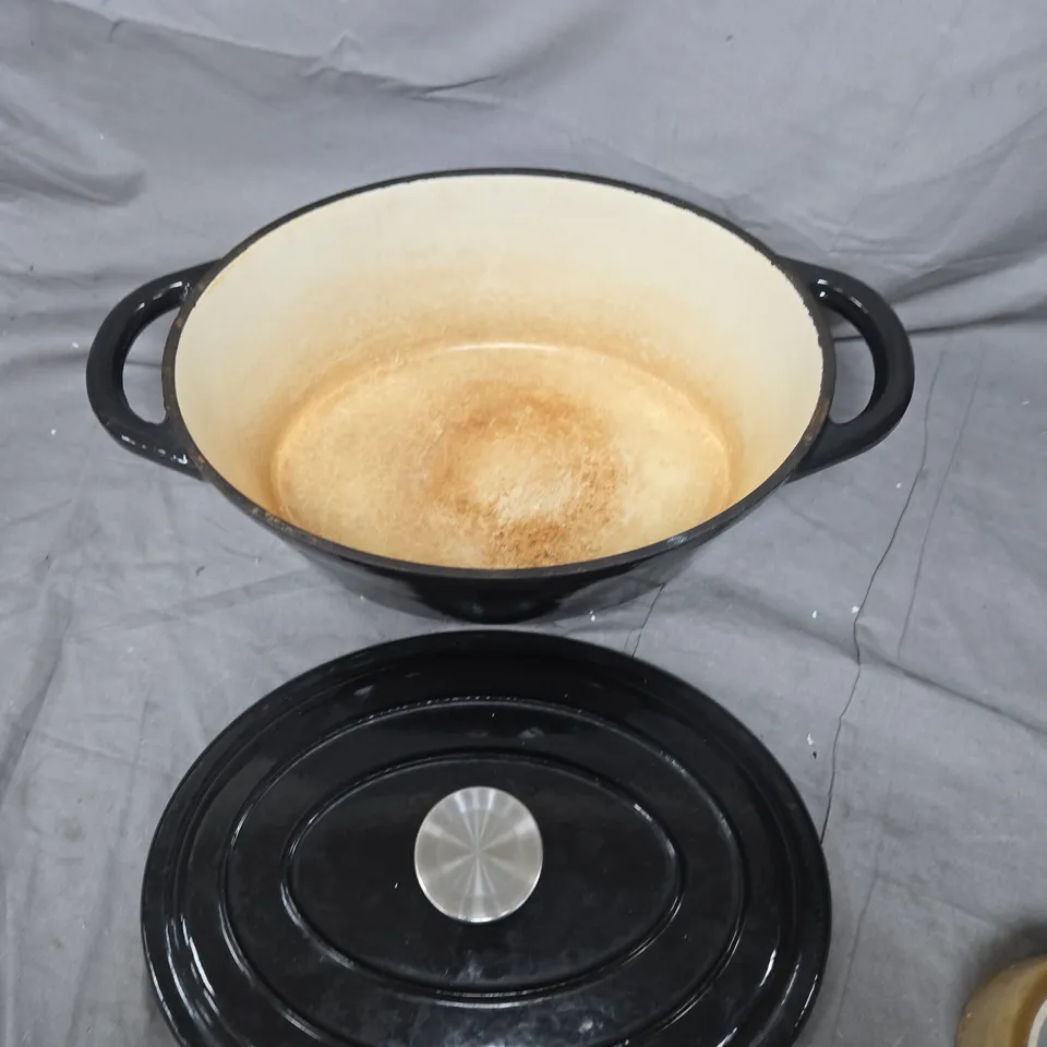 ENAMELLED CAST IRON DUTCH OVEN WITH LID – BLACK EXTERIOR, CREAM INTERIOR