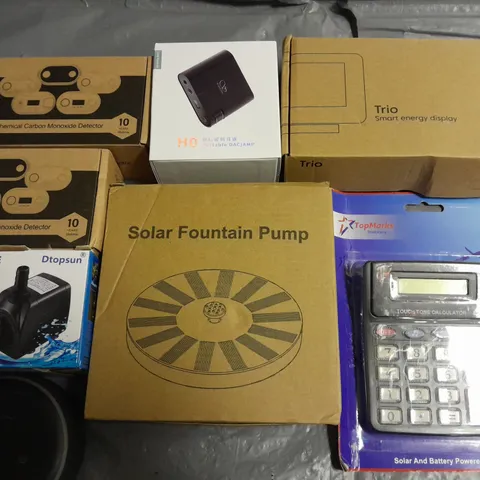 LOT OF 8 ASSORTED TECH ITEMS TO INCLUDE TRIO SMART DISPLAY, SOLAR FOUNTAIN PUMP AND CARBON MONOXIDE DETECTOR