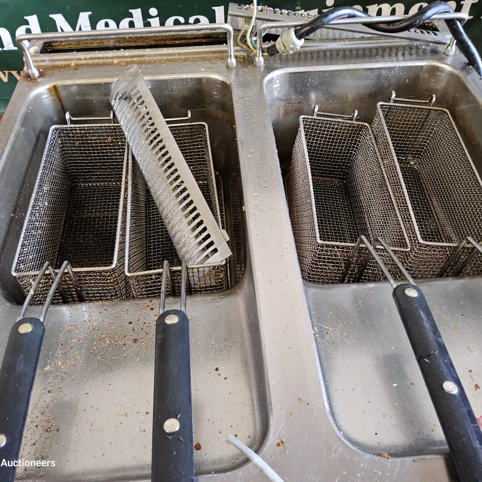 ELECTROLUX FREESTANDING ELECTRIC TWIN TANK FRYER