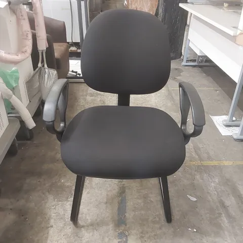 BLACK UPHOLSTERED OFFICE CHAIR