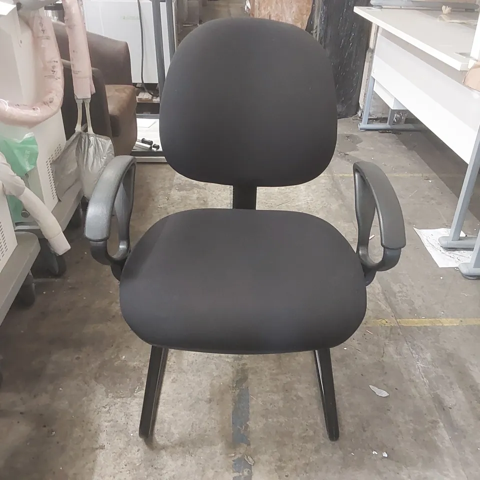 BLACK UPHOLSTERED OFFICE CHAIR