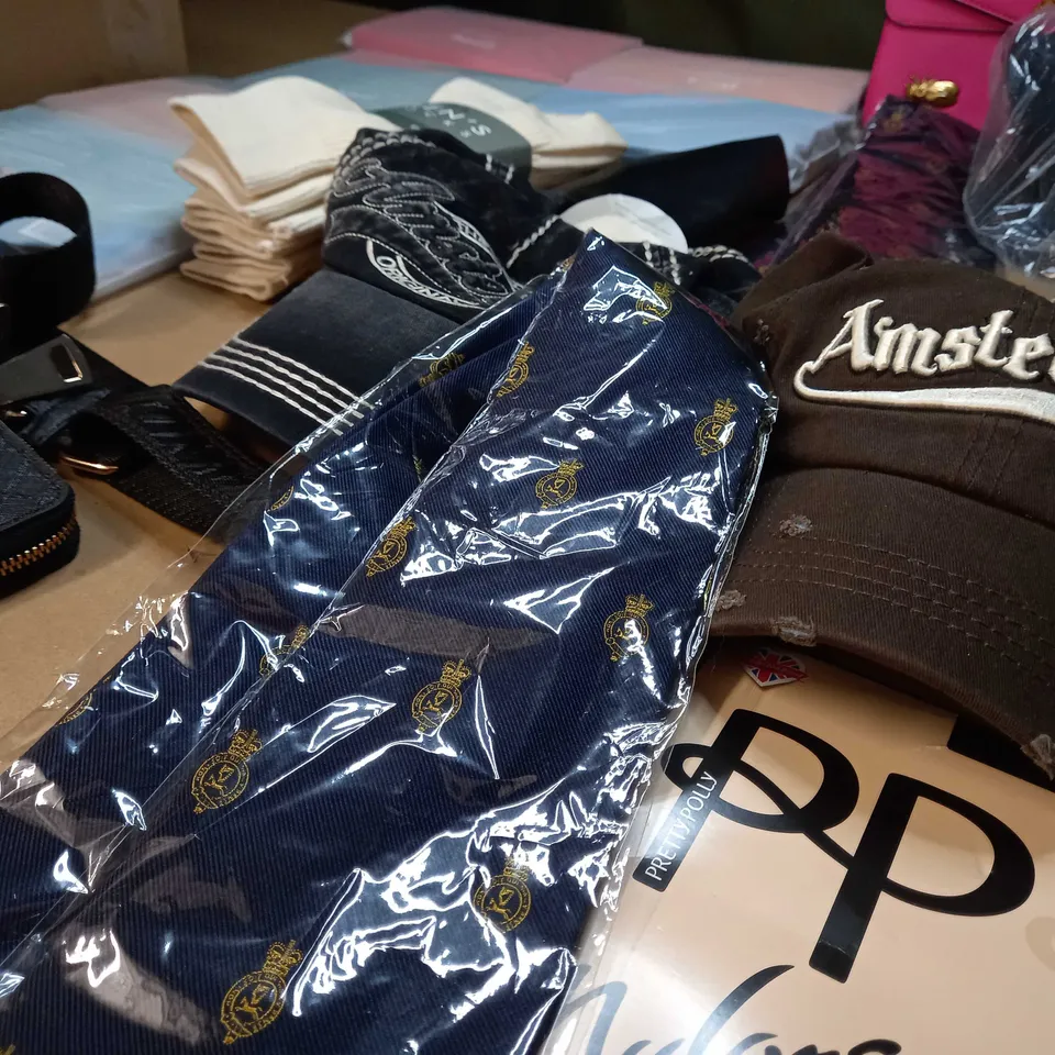 LOT OF APPROX. 20 ASSORTED CLOTHING ACCESSORIES  IN VARYING SIZES/COLOURS/STYLES TO INCLUDE: CAPS, BAGS, TIE'S
