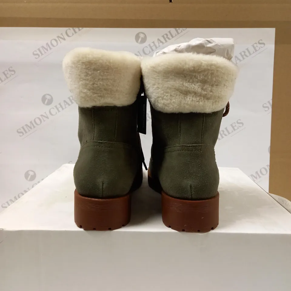 BOXED BRAND NEW VIONIC OLIVE ZOE HIKER ANKLE BOOTS SIZE 6.5