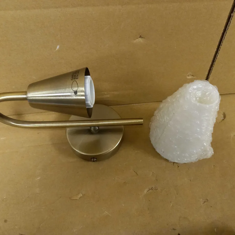 BOXED LULU WALL LIGHT