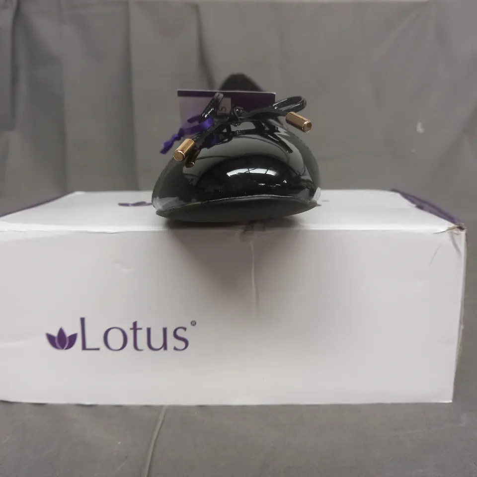BOXED PAIR OF LOTUS BLACK LOW HEEL SHOES SIZE UK 8