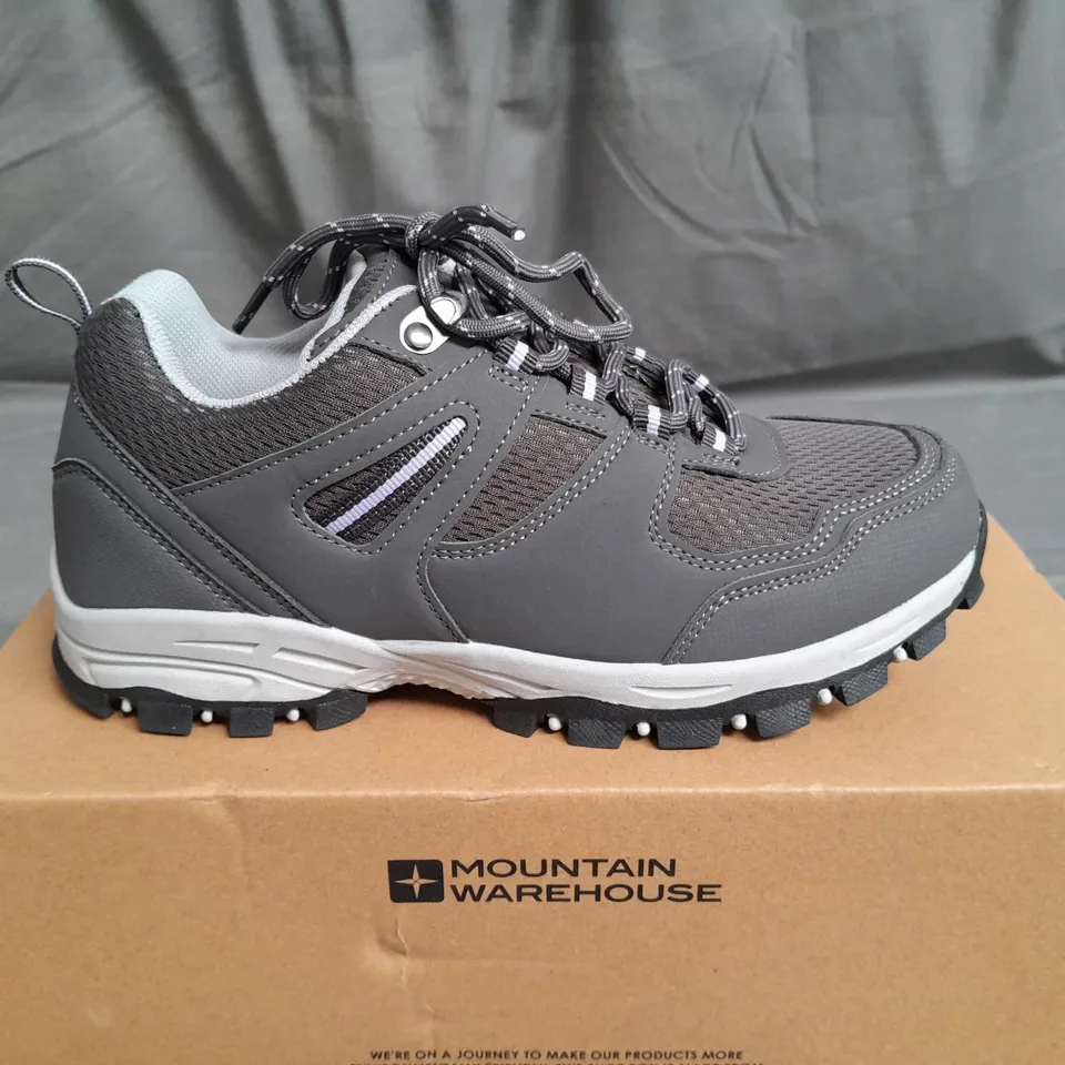 BOXED PAIR OF MOUNTAIN WAREHOUSE WOMENS WIDE FIT WALKING SHOES SIZE UK 4