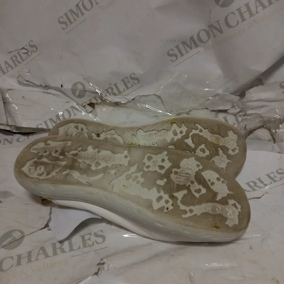 AD MILLIE LEATHER WHITE PAIR OF SHOES SIZE 5