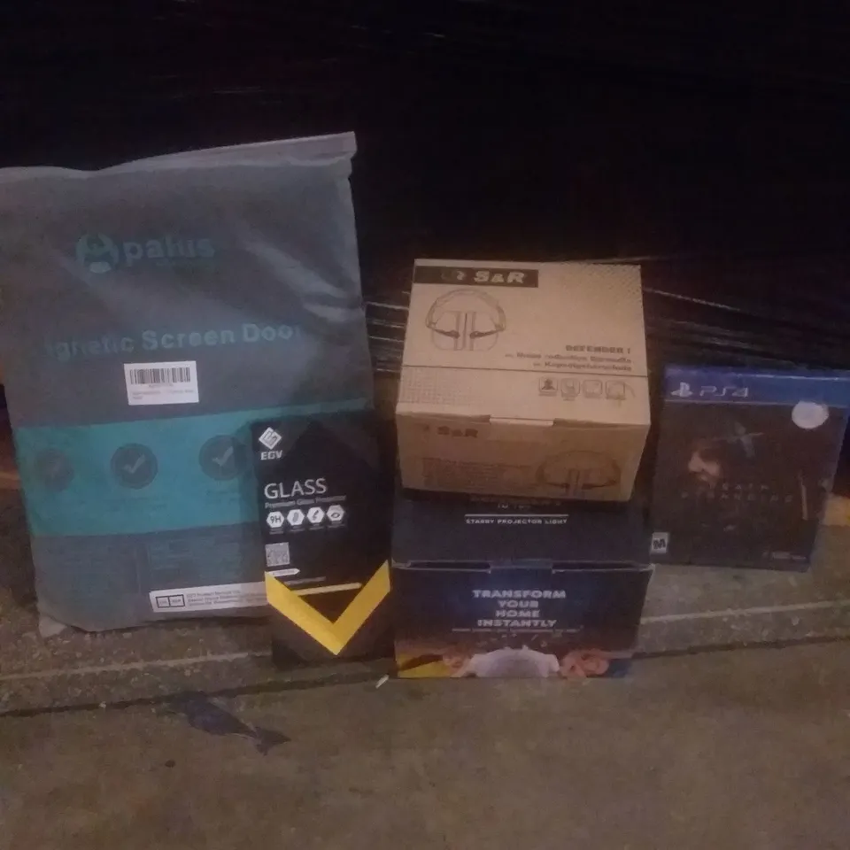 PALLET OF ASSORTED ITEMS INCLUDING MAGNETIC SCREEN DOOR, EAE DEFENDERS, STARRY PROJECTOR LIGHT, SCREEN GLASS PROTECTOR