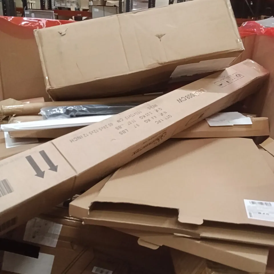 PALLET OF ASSORTED ITEMS INCLUDING - LED CEILING LIGHT, PICTURE FRAME 