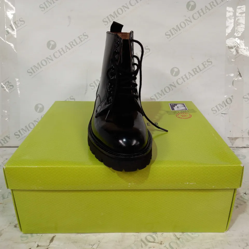 BOXED PAIR OF TED BAKER CHUNKY LACE UP ANKLE BOOTS IN BLACK UK SIZE 4
