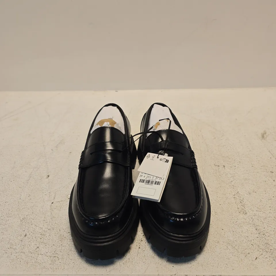 BERSHKA BLACK LEATHER LOAFERS – UK 6.5 (EU 39) – MEN’S/UNISEX