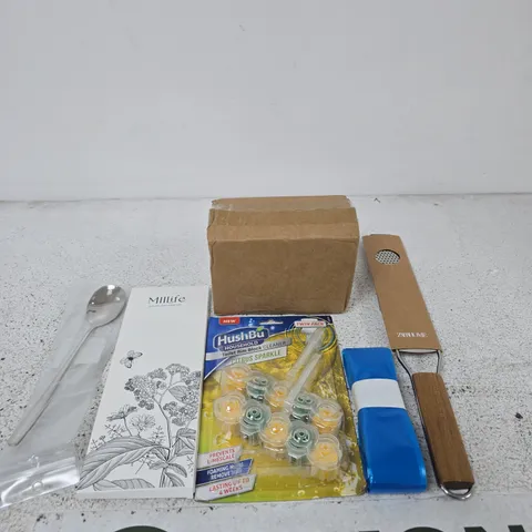 APPROXIMATELY 30 ASSORTED ITEMS INCLUDING A METAL SPOON, MIILIFE CHOPSTICKS AND HUSBU TOILET RIM BLOCK CLEANER