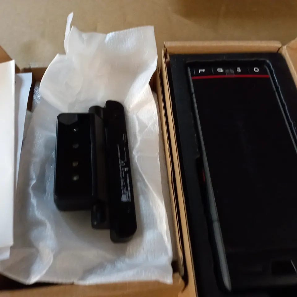 ELO TOUCH ALL IN ONE COMPUTER WITH ELO 3D CAMERA AND HANDHELD TERMINAL