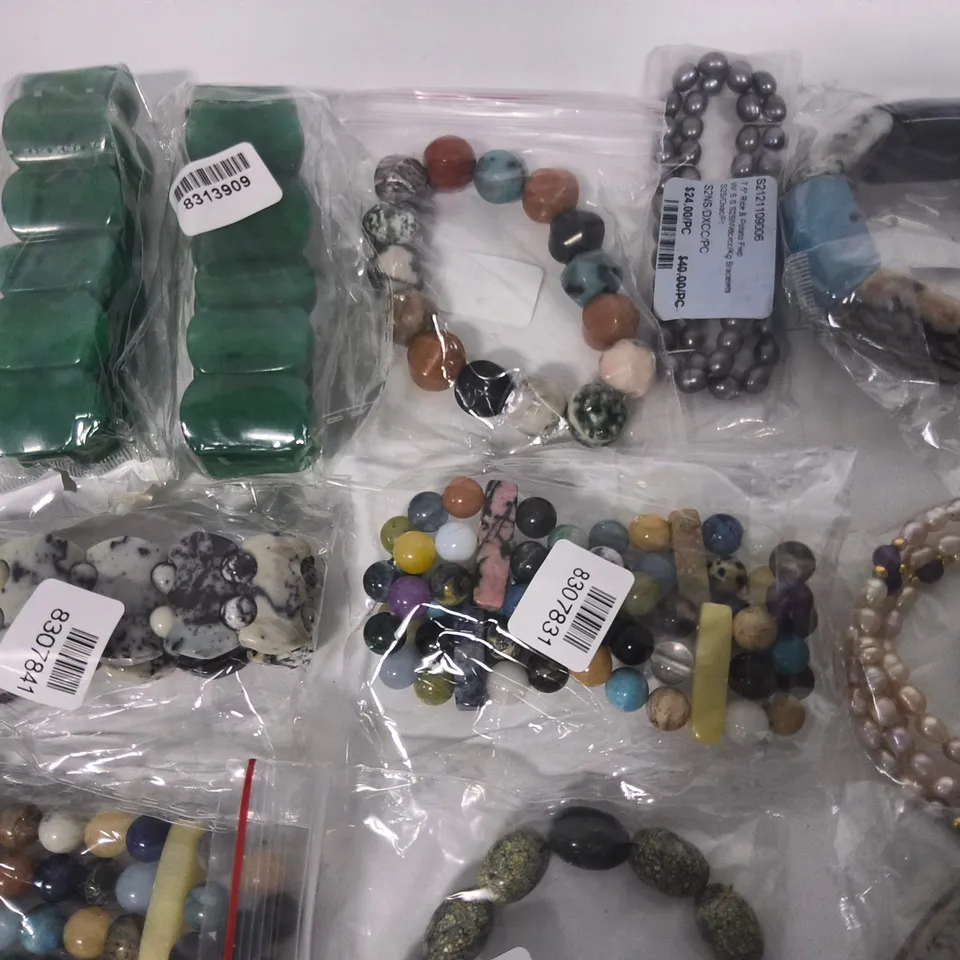 LOT OF 20 BRAND NEW FASHION BRACELETS IN VARIOUS STYLES AND SIZES