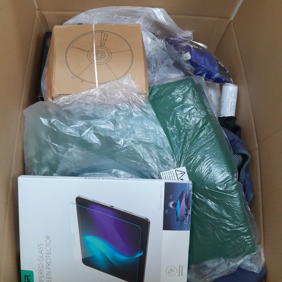 APROXIMATELY 15 ASSORTED HOUSEHOLD ITEMS TO INCLUDE SMALL PILLOWS , SCREEN PROTECTORS , WALLPAPER , ETC 