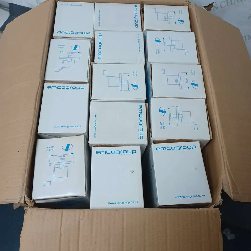 LOT TO CONTAIN APPROXIMATELY 150 OF ADJUSTABLE SPOTLIGHTS IN CHROME APPROXIMATELY 25 EMCOLITE DOWNLIGHTS MODEL PL405