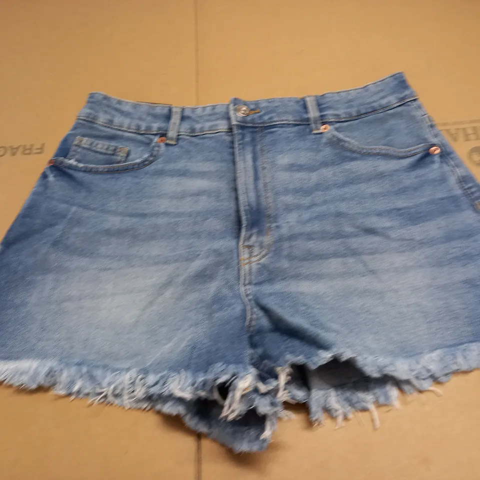 DIVIDED HIGH WAIST SHORTS - UK 14