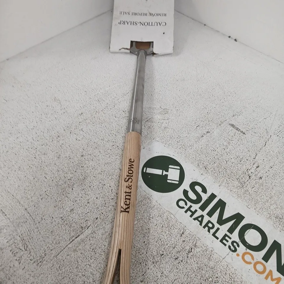 KENT & STOWE STAINLESS STEEL DIGGING FORK – GARDEN TOOL