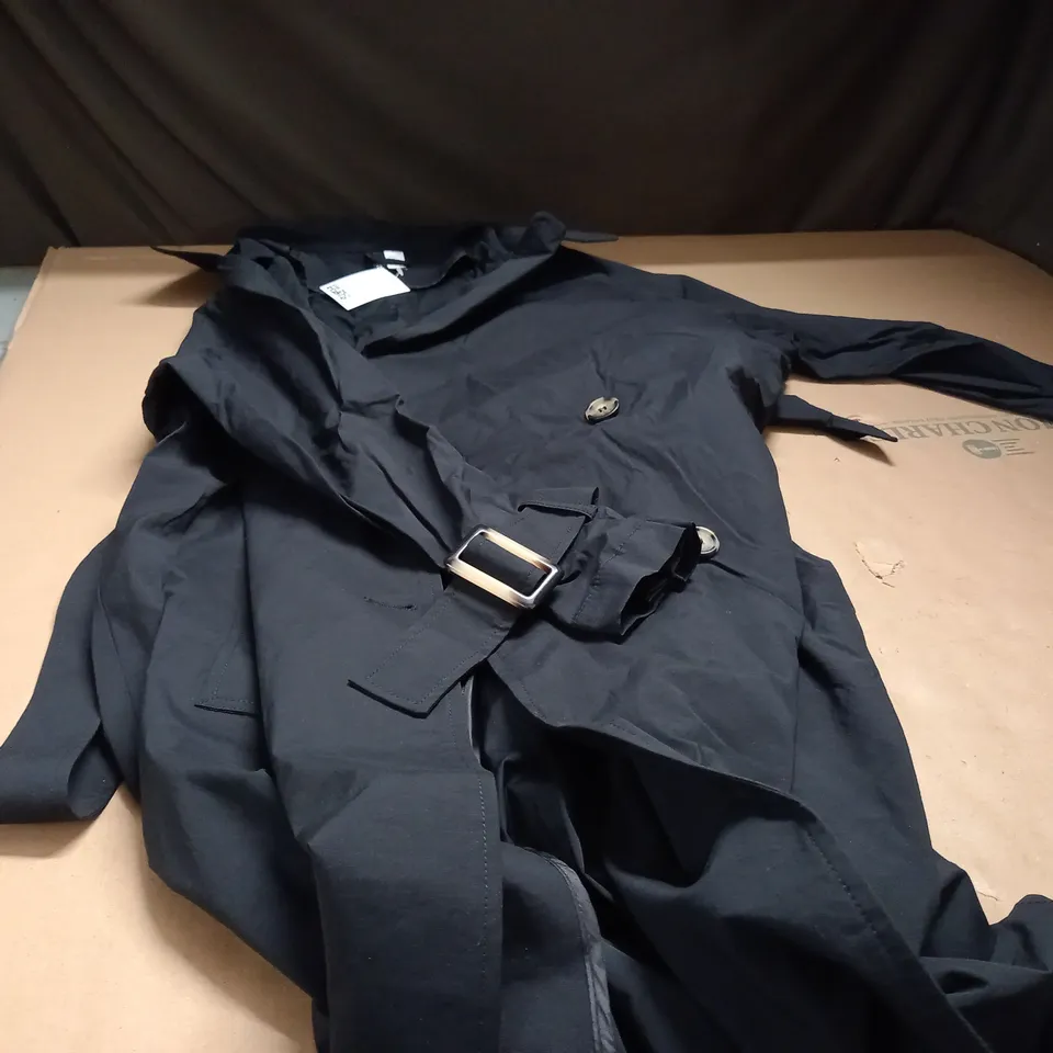BLACK DIVIDED 2 BUTTON RAINCOAT WITH STRAP EU SIZE LARGE
