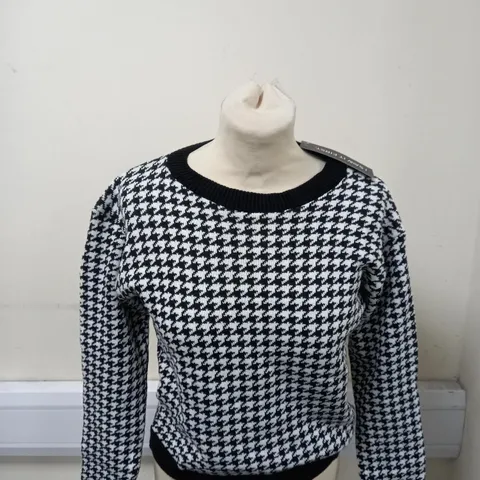 BLACK DOGTOOTH ROUND NECK JUMPER SIZE 14