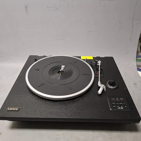 BOXED LENCO TURNTABLE WITH BLUETOOTH AND BUILT IN SPEAKERS - LS-55BK
