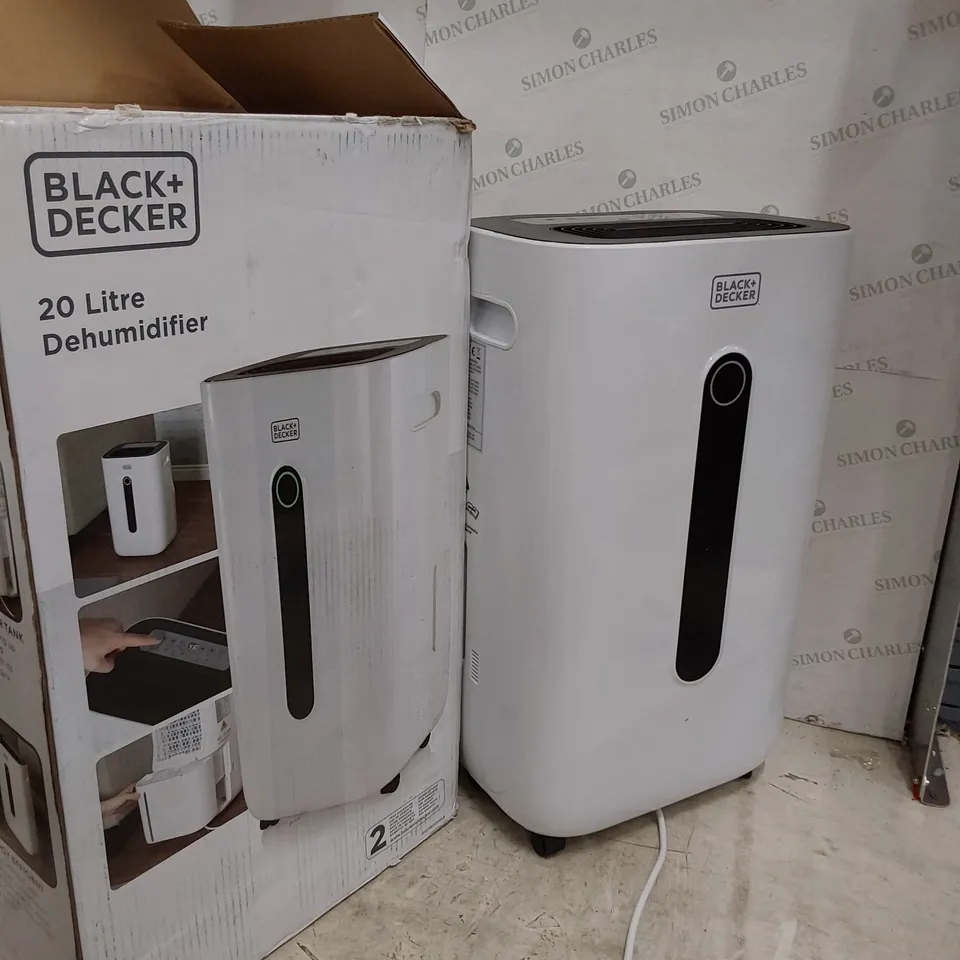 BLACK + DECKER 20 LITRE DEHUMIDIFIER 