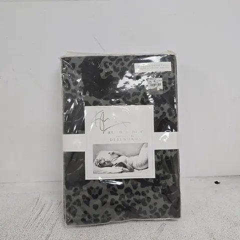 KYLIE AT HOME KINGSIZE ANIMAL DUVET COVER 230 X 220CM APPROX
