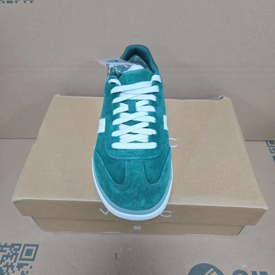 VIONIC CITY WALK TRAINER POSY GREEN SIZE 5