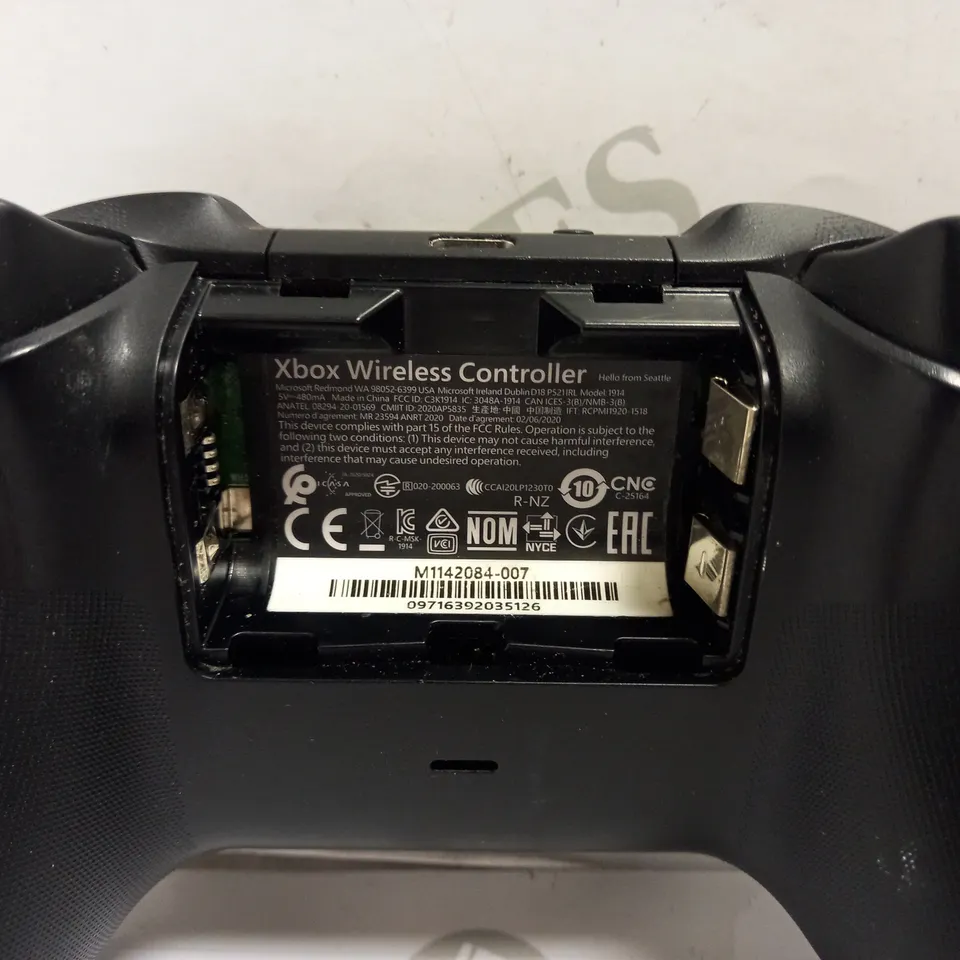 XBOX SERIES X/S WIRELESS CONTROLLER - BLACK