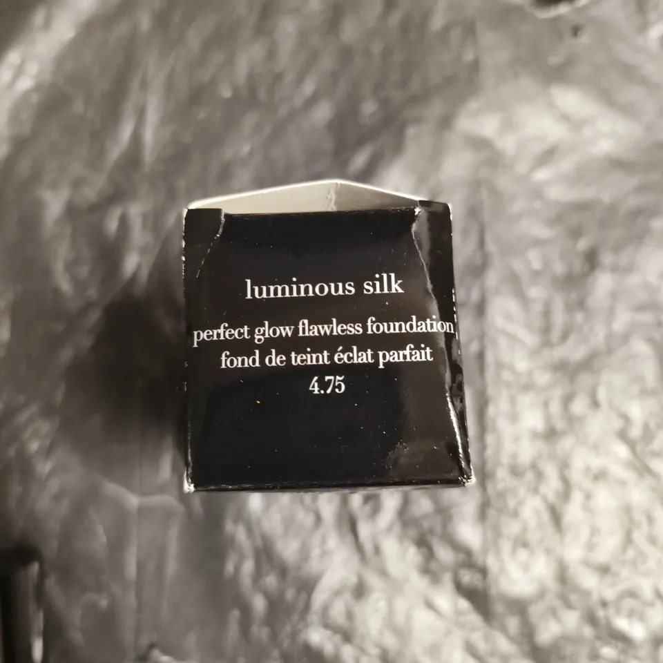 GIORGIO ARMANI LUMINOUS SILK FOUNDATION IN 4.75 – 30 ML