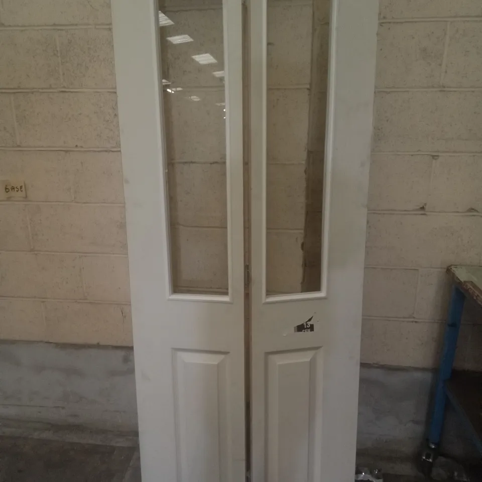 WHITE FOLDING INTERNAL DOOR