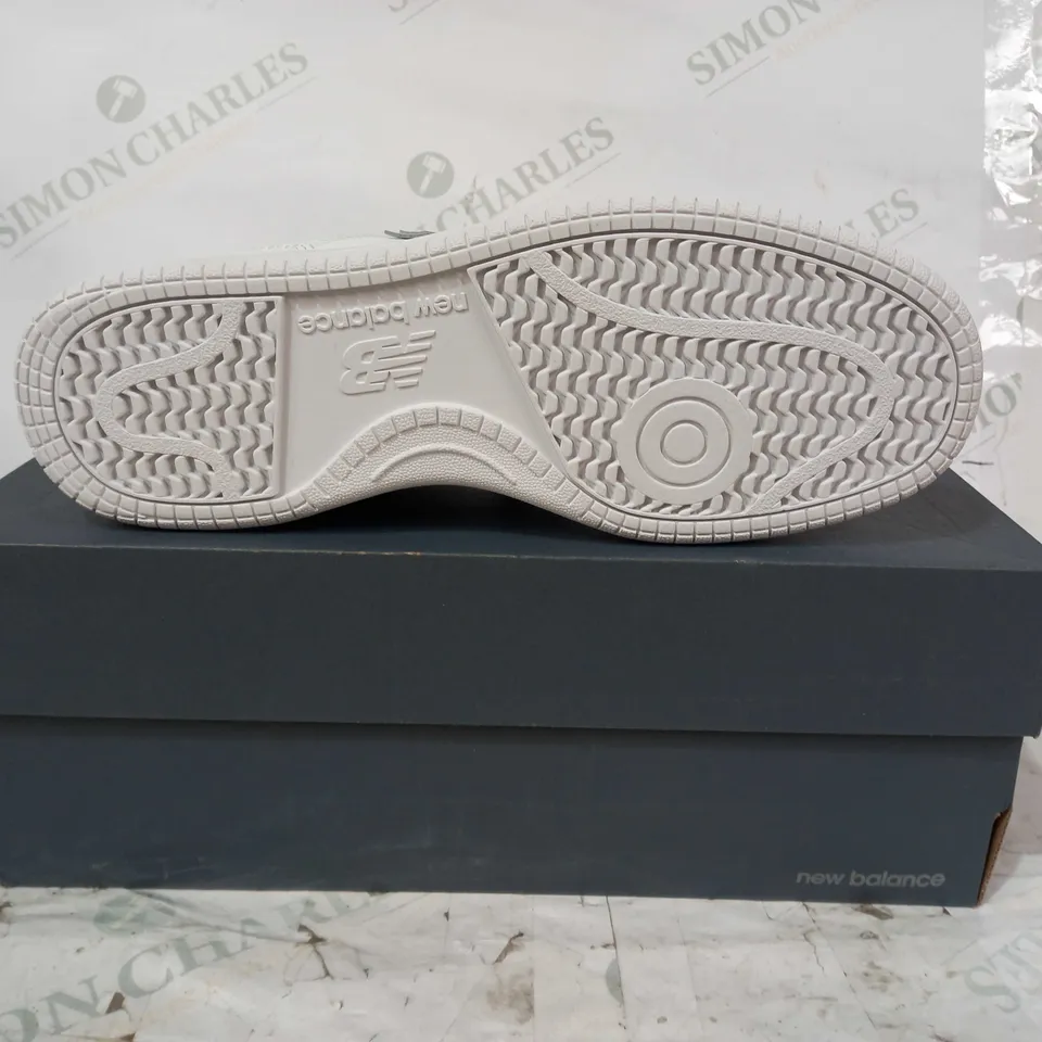 BOXED PAIR OF NEW BALANCE TRAINERS IN WHITE UK SIZE 7.5