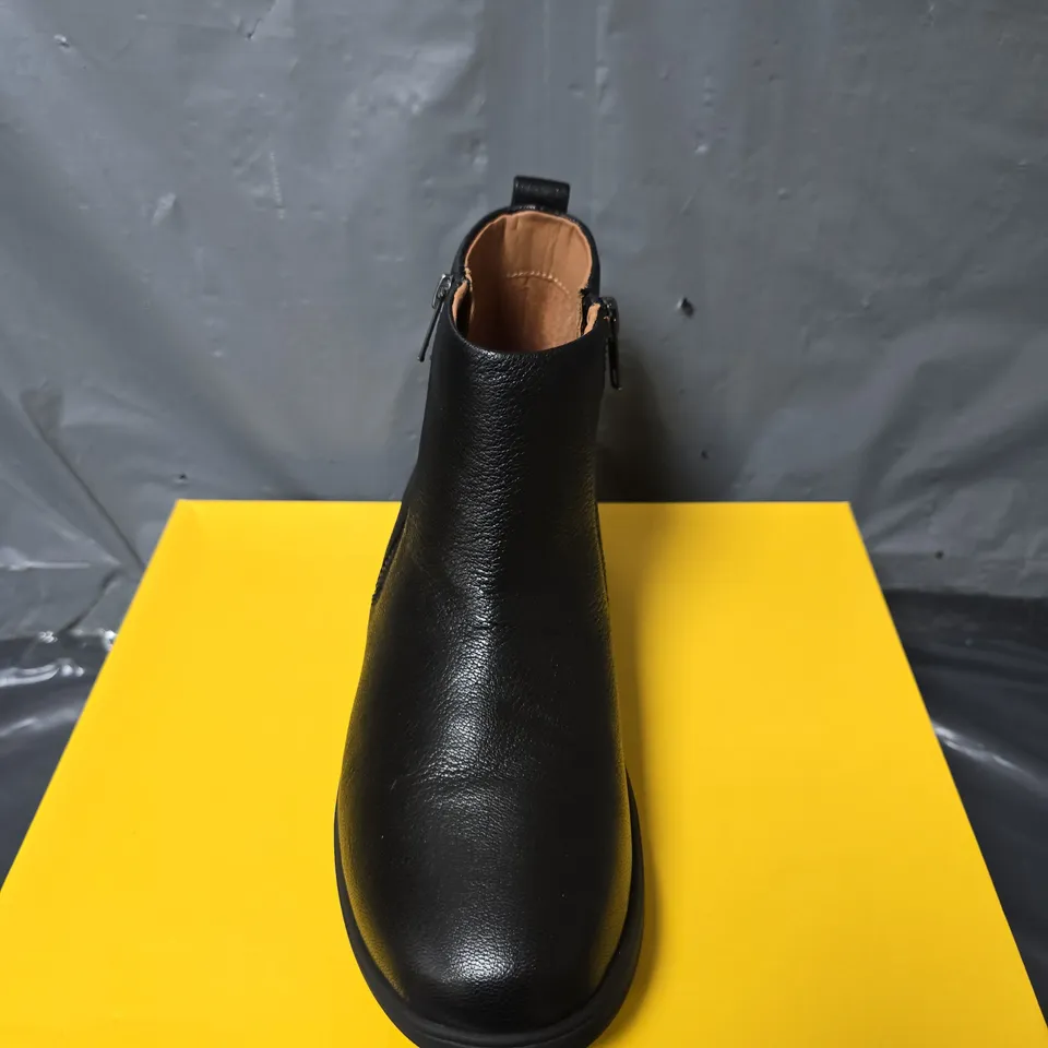 BOXED PAIR OF STRIVE LEATHER BAMFORD ANKLE BOOTS - UK SIZE 7