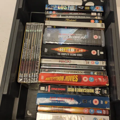 BOX CONTAINING A MIX OF APPROXIMATELY 20 FILMS AND SERIES ON DISK INCLUDING PRISON BREAK, DOCTOR WHO, LOST ETC.