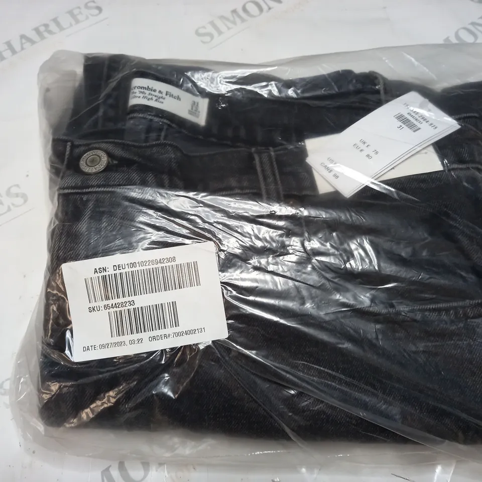 ABERCROMBIE & FINCH THE 90'S STRAIGHT DENIM JEANS SIZE 31 